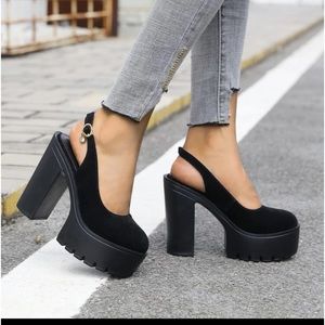 Emery Rose - Platform chunky pumps. EUR40